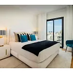 Penthouse With Sea View In Location *