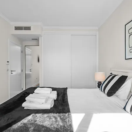 Penthouse With Sea View In Location Φουνκάλ