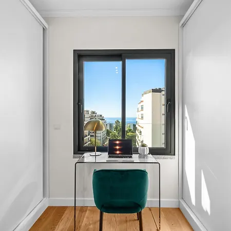 Penthouse With Sea View In Location Φουνκάλ