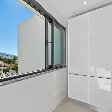 Penthouse With Sea View In Location Διαμέρισμα *