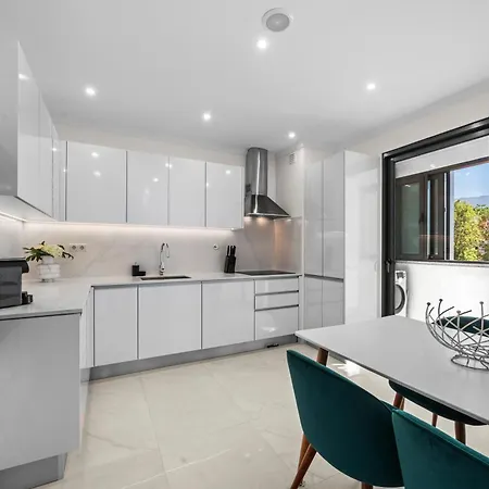 Penthouse With Sea View In Location Φουνκάλ