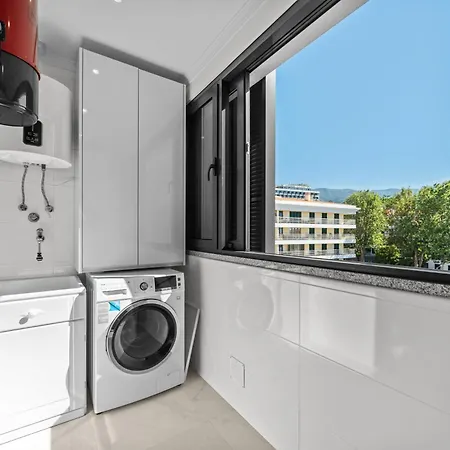 Penthouse With Sea View In Location Φουνκάλ
