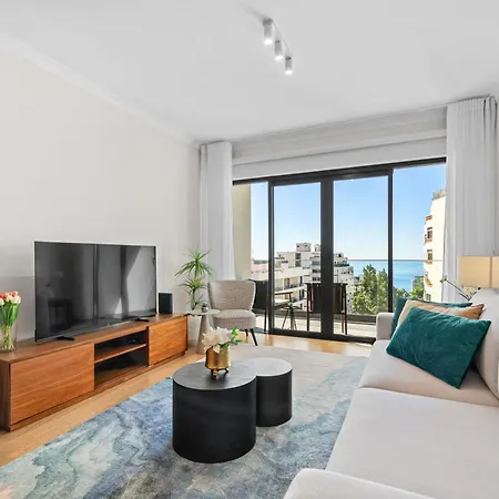Penthouse With Sea View In Location *