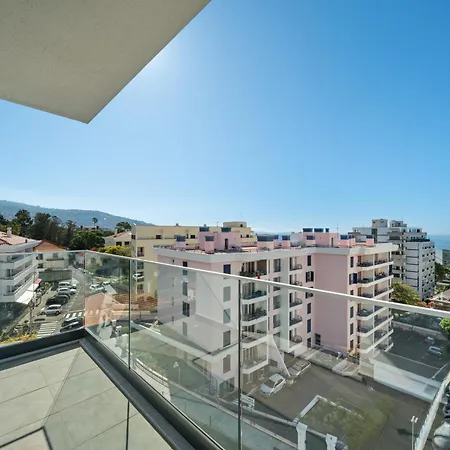 Penthouse With Sea View In Location Διαμέρισμα