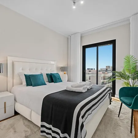Penthouse With Sea View In Location Φουνκάλ
