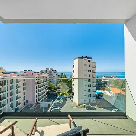 Penthouse With Sea View In Location Διαμέρισμα *