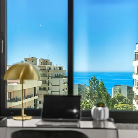 Penthouse With Sea View In Location *