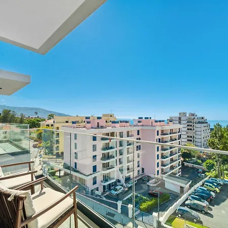 Penthouse With Sea View In Location Διαμέρισμα *