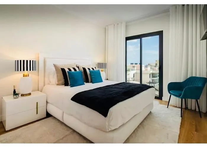 Penthouse With Sea View In Location *